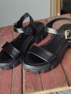 Black Chunky Platform Sandals Women’s Size 7